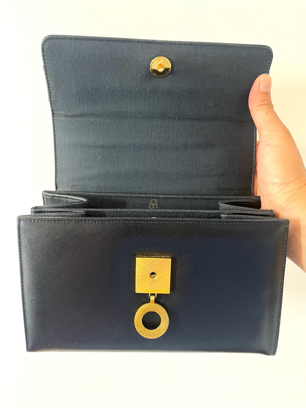 Vintage Bienen Davis Classic Black Structured Leather Bag with Gold Accents - Picture 9 of 13